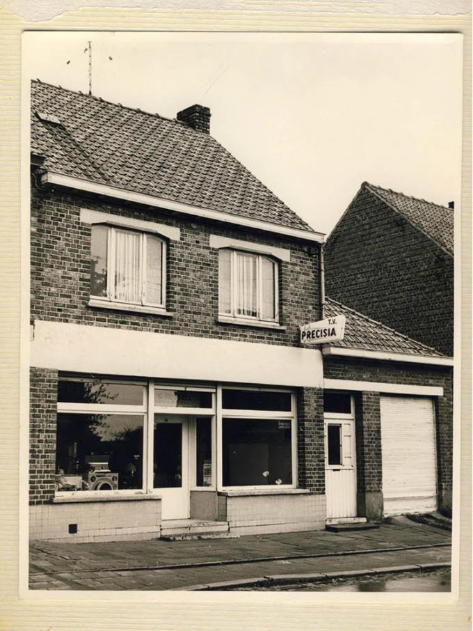 De eerste winkel in de Snellegemsestraat.