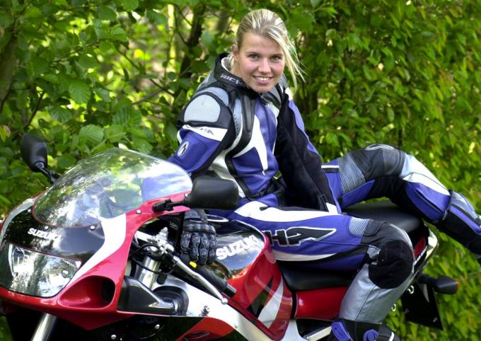 Over haar passie voor het motorrijden vertelde de jonge Charlotte Nollet nog in onze krant.