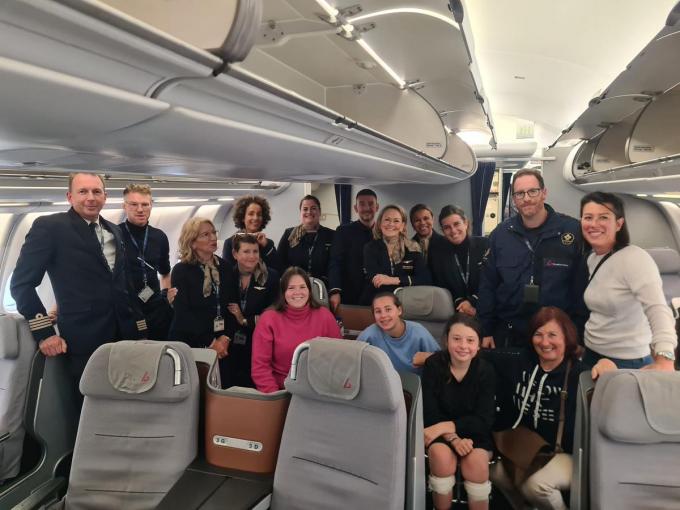 De crew van Brussels Airlines behandelde Ari als een prinses. De luchtvaartmaatschappij schonk ook de vliegtuigtickets.