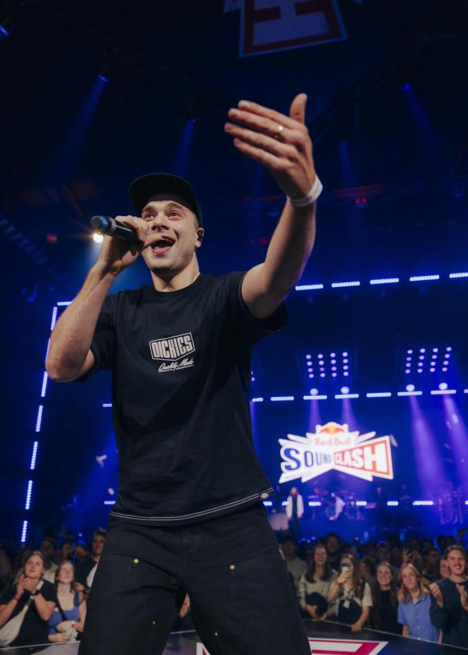 Halfweg het optreden dook ook plots niemand minder dan Brihang op om een stuk van zijn nummer ‘Oe ist?’ te brengen.