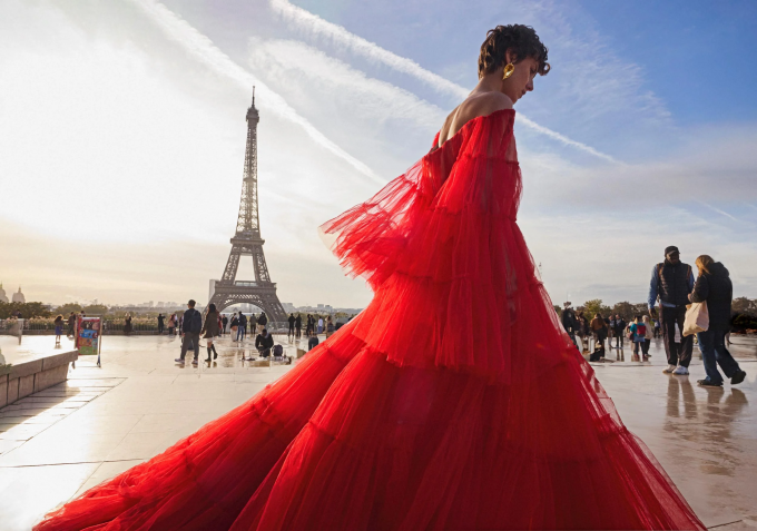 defile haute couture rues de paris