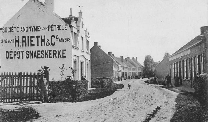 Het oud 'petrollekot' zoals het er begin de jaren 1900 bij lag. (repro Peter Maenhoudt)