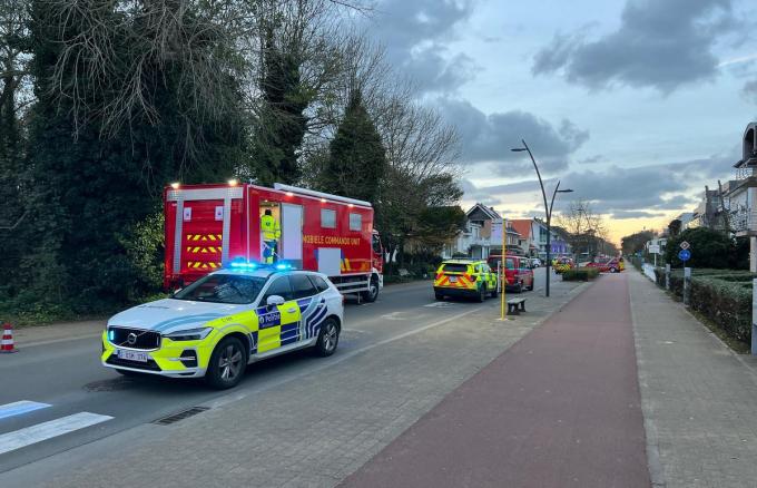 Om de veiligheid van iedereen te garanderen, werden bewoners van de Zeelaan tot de Middenlaan geëvacueerd door de veiligheidsdiensten.