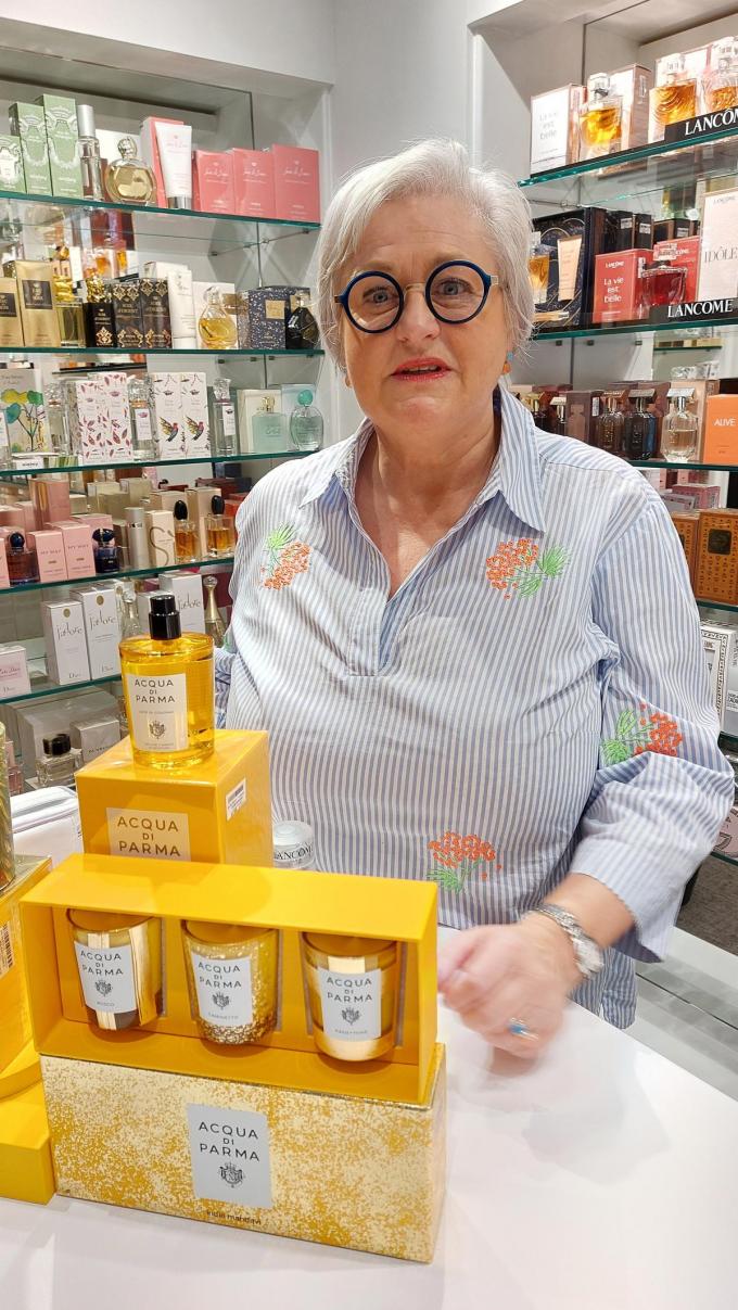 Discreet verdoken in Galerij De Meester met ingang op de Grote Markt en in de Ooststraat vinden klanten al veertig jaar Parfumerie Gutmann.