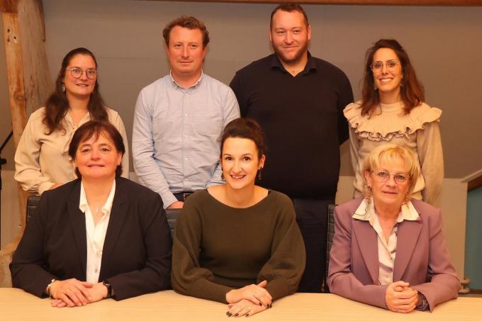 Het Bijzonder Comité voor de Sociale Dienst : vooraan vlnr. Carine Delporte, Déborah Giampietro en Patricia Colson, achteraan vlnr. Evelyne Wybo, Kim Develter, Maxime Liefooghe en Evelyne Jengember.