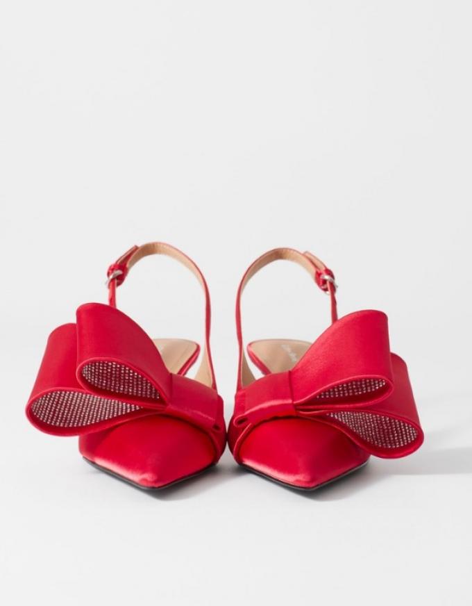 Rode slingbacks met strik