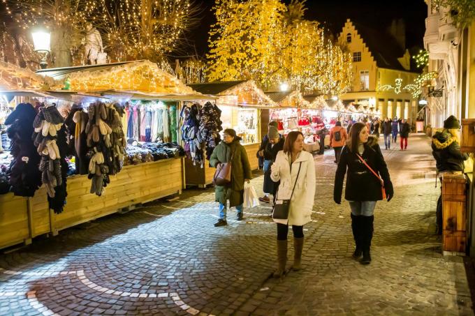 De horeca-uitbaters huren de houten chalets die al jaren van de kerstmarkt geweerd worden.