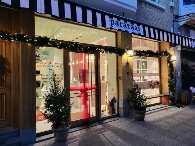 Op Voorstraat 37 bevinden zich nu KIKI Beauty/Boutique en achteraan nog steeds Maison Parazaar.