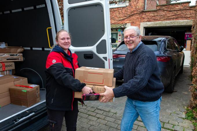 Overal waar ze arriveert, wordt ‘Jenni van DPD’ met de glimlach begroet.