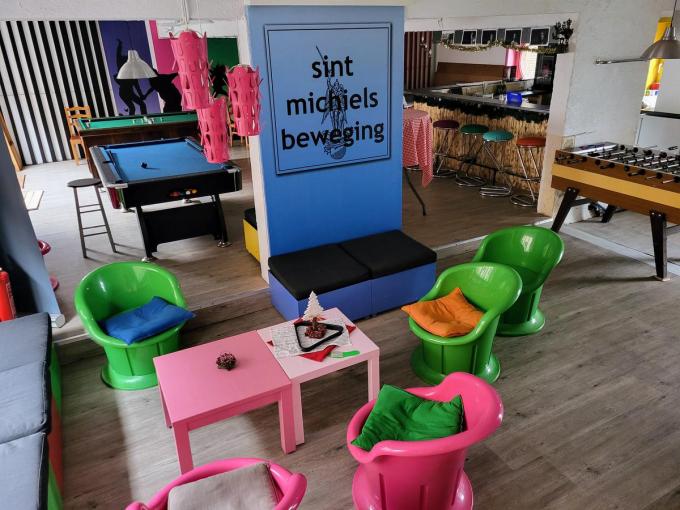 In Sint-Michiel is er ook een “chillruimte” met pool- en voetbaltafel waar de studenten even pauze kunnen nemen als de binnentuin minder aantrekkelijk lijkt door het koude en natte weer. (foto MD)