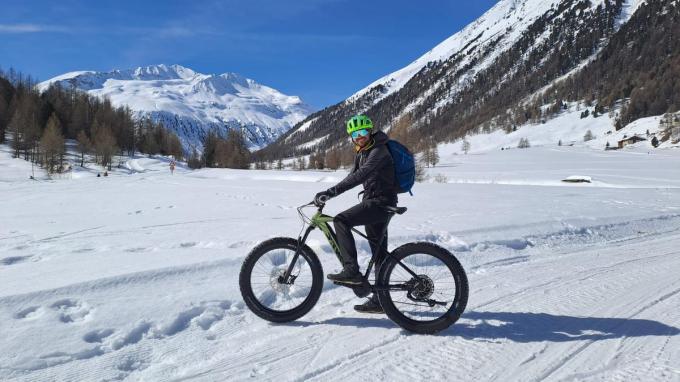 Fatbiken in de sneeuw: een pittige maar leuke uitdaging. (foto IV)