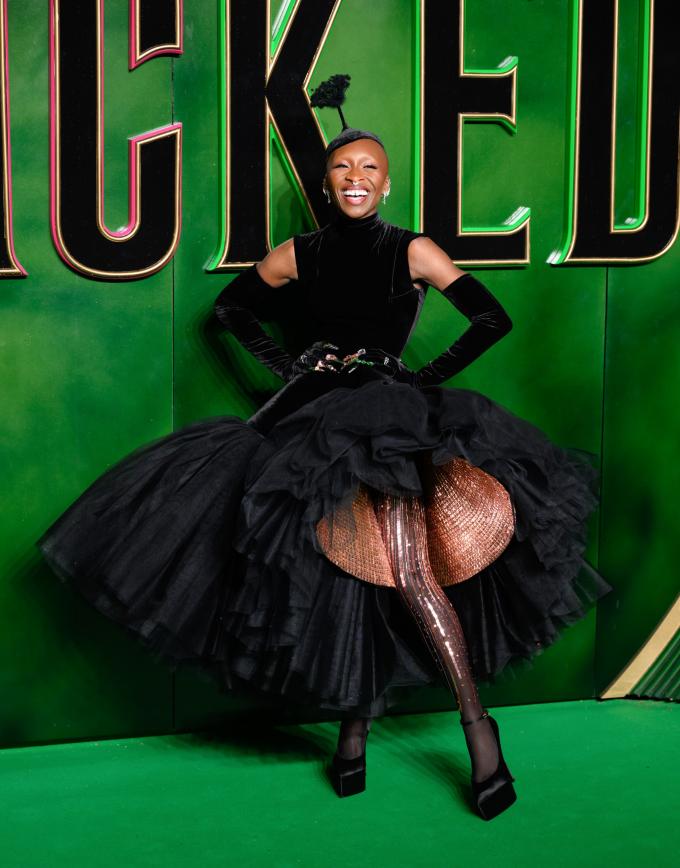 In Schiaparelli, ‘Wicked’ première in Londen