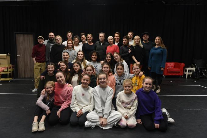 De voltallige groep met ook de West-Vlamingen Charlotte Boudry, Liesbeth Roose, Charlotte Verduyn, Pieter Casteleyn en Elise Lagrou.