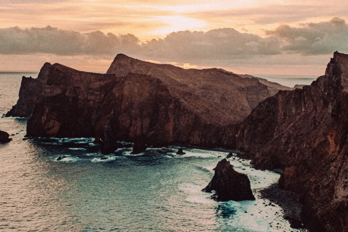 Avec ses paysages à couper le souffle, Madère est un paradis pour les fans de randonnée - Unsplash