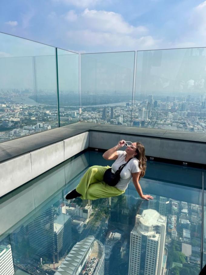 Mahanakhon Skywalk