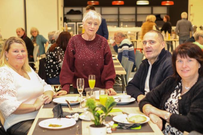 Yolanda Denolf (staand) trok in bij dochter Genevieve en schoonzoon Patrick.