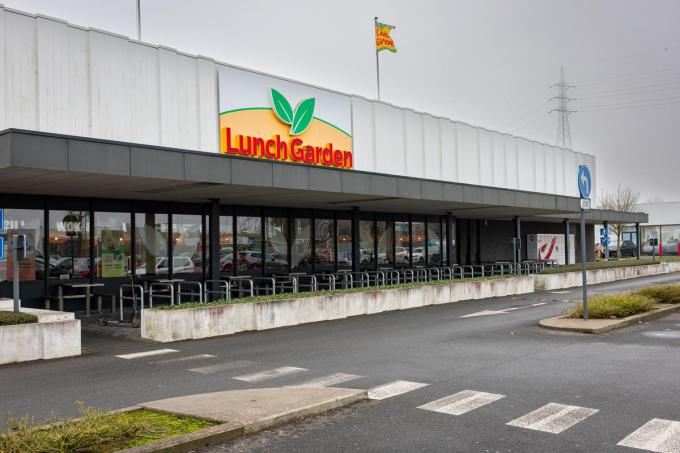 De Lunch Garden in Sint-Eloois-Vijve vormt al jarenlang een tandem met de naburige Hypermarkt Carrefour.