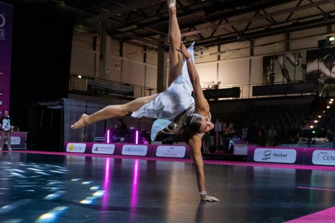 Yulia Düll Dursin is een allround danseres: “Die veelzijdigheid helpt me bij mijn wedstrijden.”