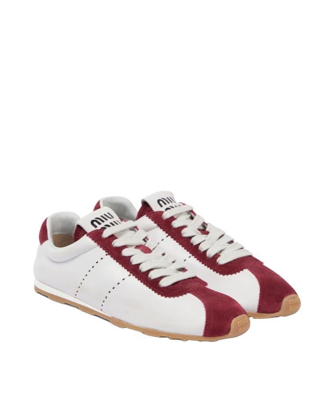 Slanke sneakers met bordeaux trim