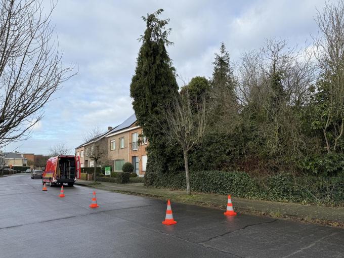 Door de werkzaamheden werd de straat even afgesloten voor het autoverkeer.