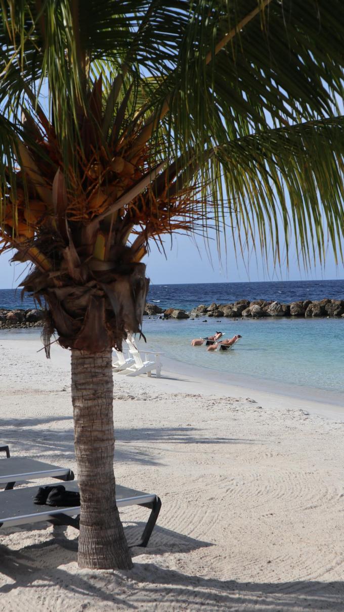 Prachtige stranden, palmbomen en een azuurblauwe zee: hier is tot rust komen makkelijk. (foto SRA)