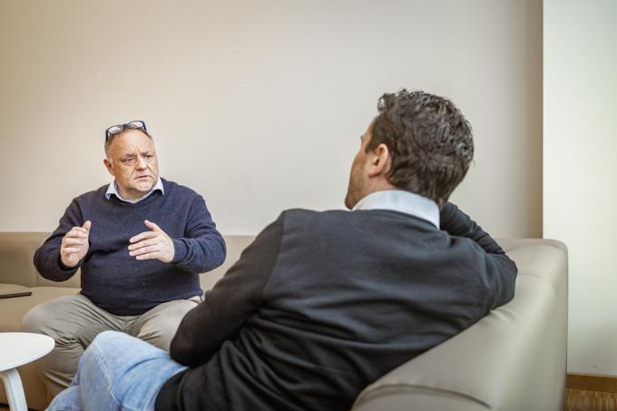 Marc Van Ranst vijf jaar na de coronacrisis: “Ik wist dat het applaus niet zou blijven duren. Een pandemie eindigt altijd met malcontente mensen. Ofwel waren de maatregelen te streng, ofwel waren er te veel doden.” (foto Christophe De Muynck)