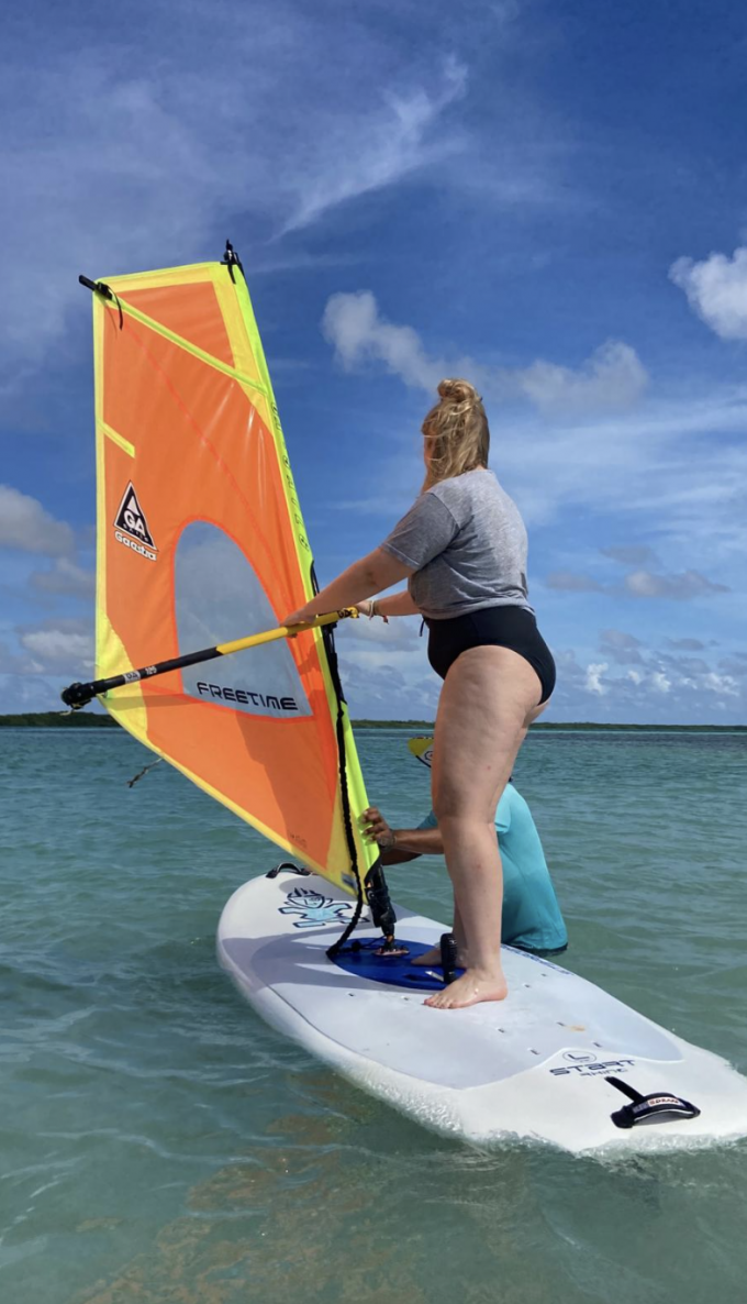 Apprendre la planche à voile au Frans Paradise