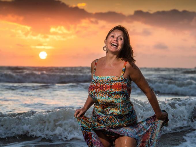 Wendy Van Wanten woont in Aalter, maar keert nog steeds graag terug naar de zee: “Ik heb zoveel goede herinneringen aan Oostende, ik wandelde er over het strand naar school.