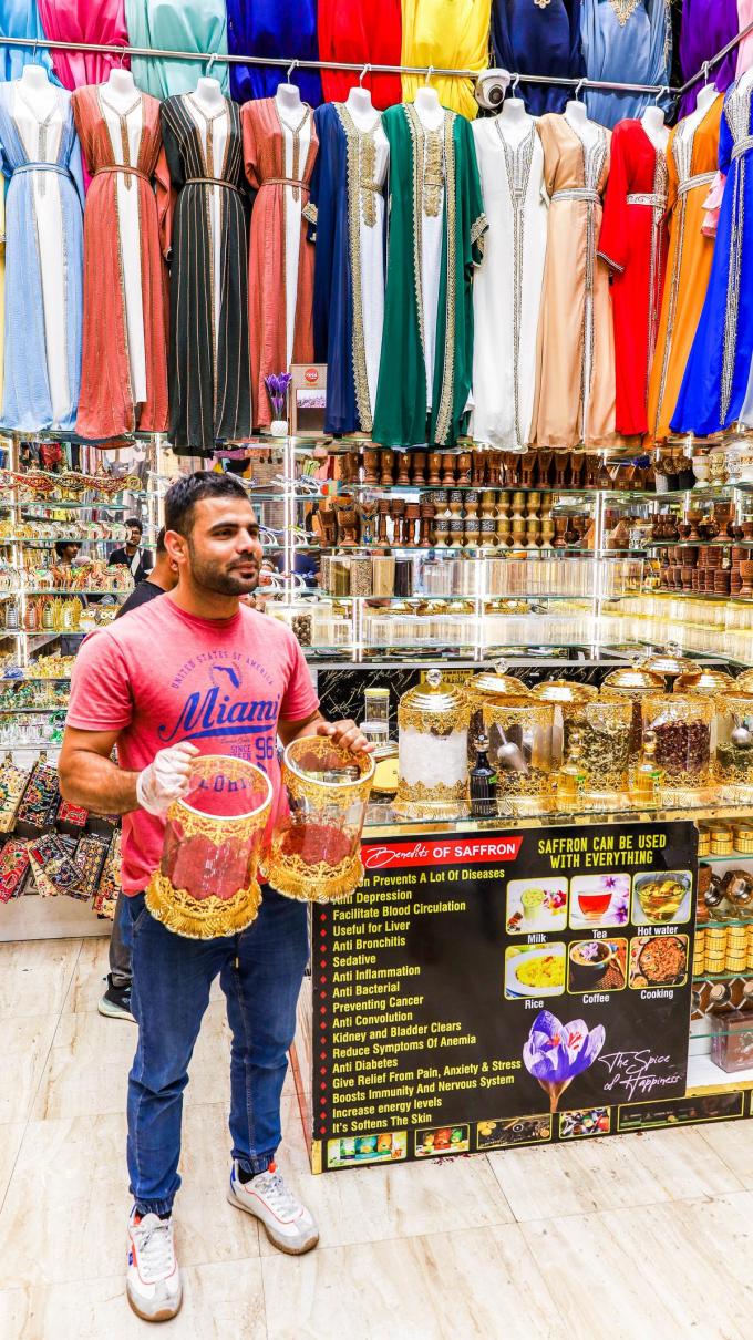 Goud (en andere Arabische producten) genoeg in de souks nabij Dubai Creek. (foto tvdb)