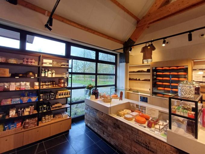 Ook het winkeltje werd onder handen genomen.