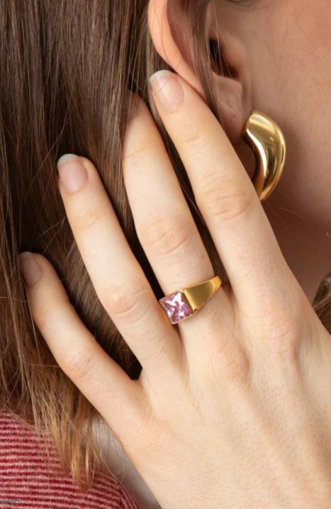 Ring met roze steen 