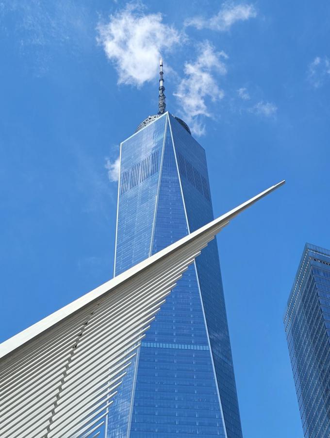 Het 417 meter hoge One World Trade Center. Het observatiedek op de 102de verdieping is een aanrader. (foto Kris Clerckx)