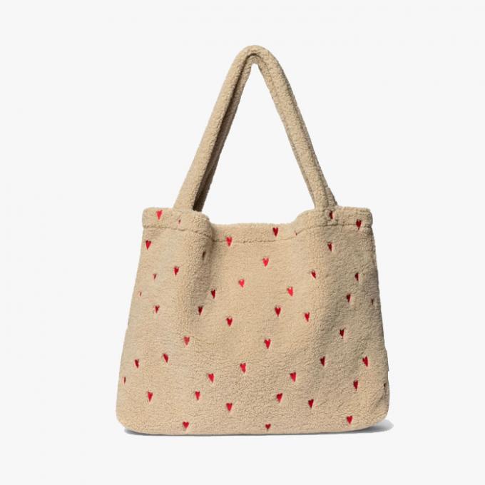 Leeuw (23 juli t/m 23 augustus): teddy totebag met hartjes