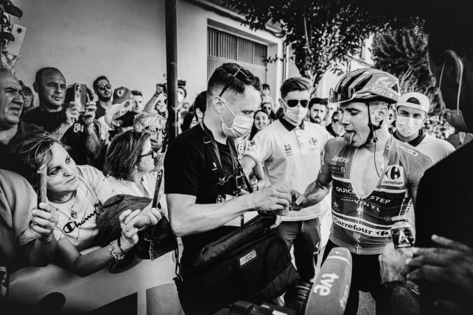 Tijdens de Vuelta, die gewonnen werd door Remco Evenepoel.
