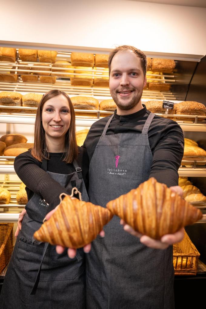 Amber Bouttelgier en Casini Spillebeen vielen in de prijzen met hun croissant. Het zet hun bakkerij mee op de kaart. (foto Frank)