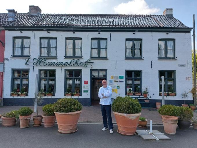 In 2022 trok chef Stefaan Couttenye na 38 jaar de deuren van zijn succesvolle zaak ‘t Hommelhof in Watou dicht.