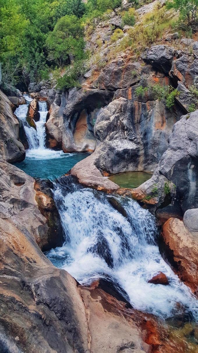 Watervallen, natuurlijke baden en heel veel groen: de Sapaderekloof. (foto Getty)