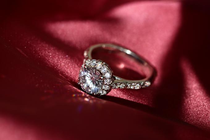 Pourquoi vous ne devriez pas faire votre demande en mariage avec une bague en diamant - Unsplash