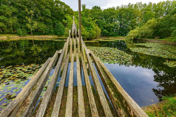 Op en rond de vroegere Scheepsput is nu een speelzone ingericht. (foto Westtoer)