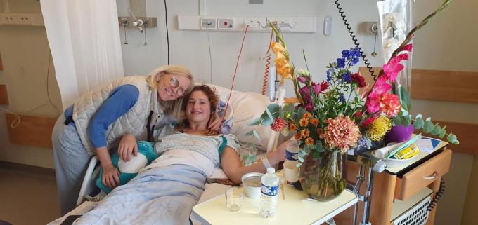 In het ziekenhuis moest Gaëlle een operatie ondergaan en daar kreeg ze het harde verdict: “Mijn levenspad ziet er nu plots heel anders uit.”