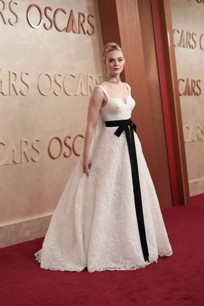 Elle Fanning in custom Givenchy en Cartier