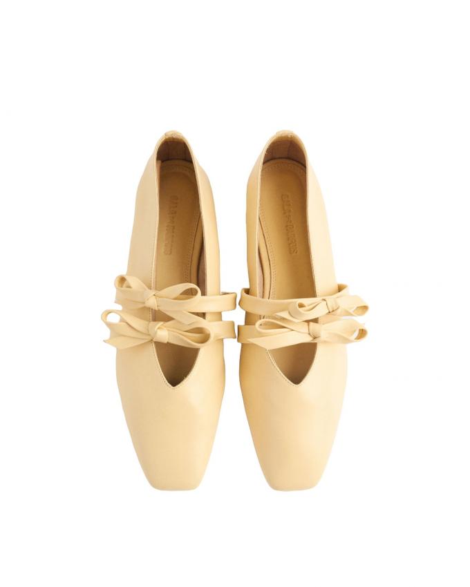Botergele ballerina's met strikjes 