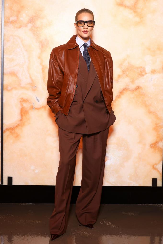 Rosie Huntington-Whiteley bij Saint Laurent 