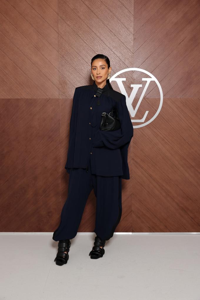 Shay Mitchell bij Louis Vuitton 