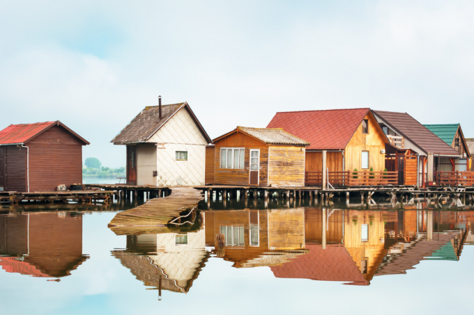 Le village flottant de Bokodi, en Hongrie, fait partie des plus belles destinations secrètes d'Europe - Canva