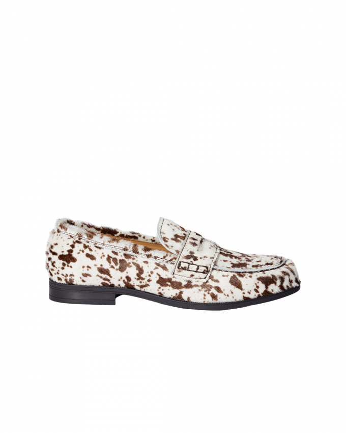 Loafers met koeprint