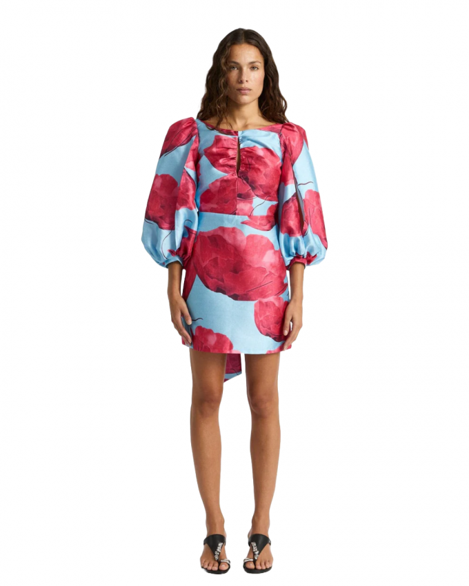 Korte jurk met pofmouwen en open rug 