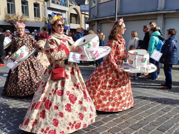 Heel wat ambiance en plezier tijdens de Keikoppencarnavalsstoet.