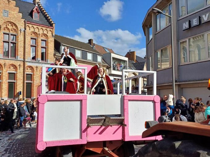 Heel wat ambiance en plezier tijdens de Keikoppencarnavalsstoet.
