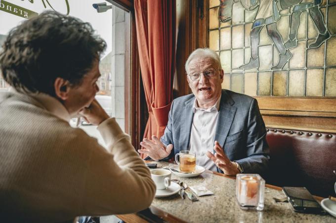 Pol Van Den Driessche ging als journalist wel eens eten met een politicus: “Maar die tijd is nu voorbij. Mijn minister doet het alleszins niet.”